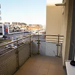 Mirandis Apartments - Comfort & Private Parking Near Coresi Mall