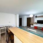 Mirandis Apartments - Comfort & Private Parking Near Coresi Mall