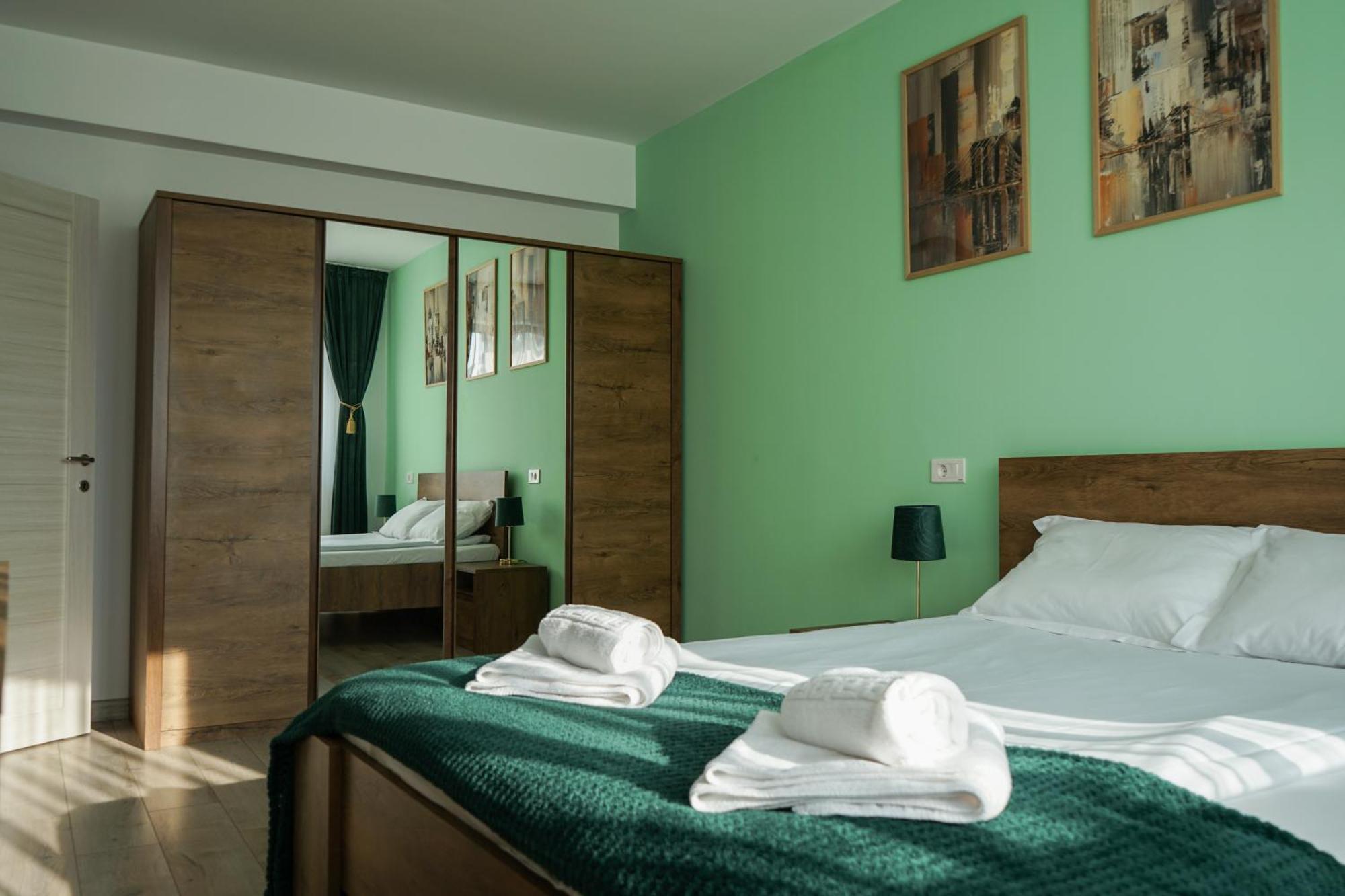 Mirandis - Comfort & Private Parking Near Coresi Mall