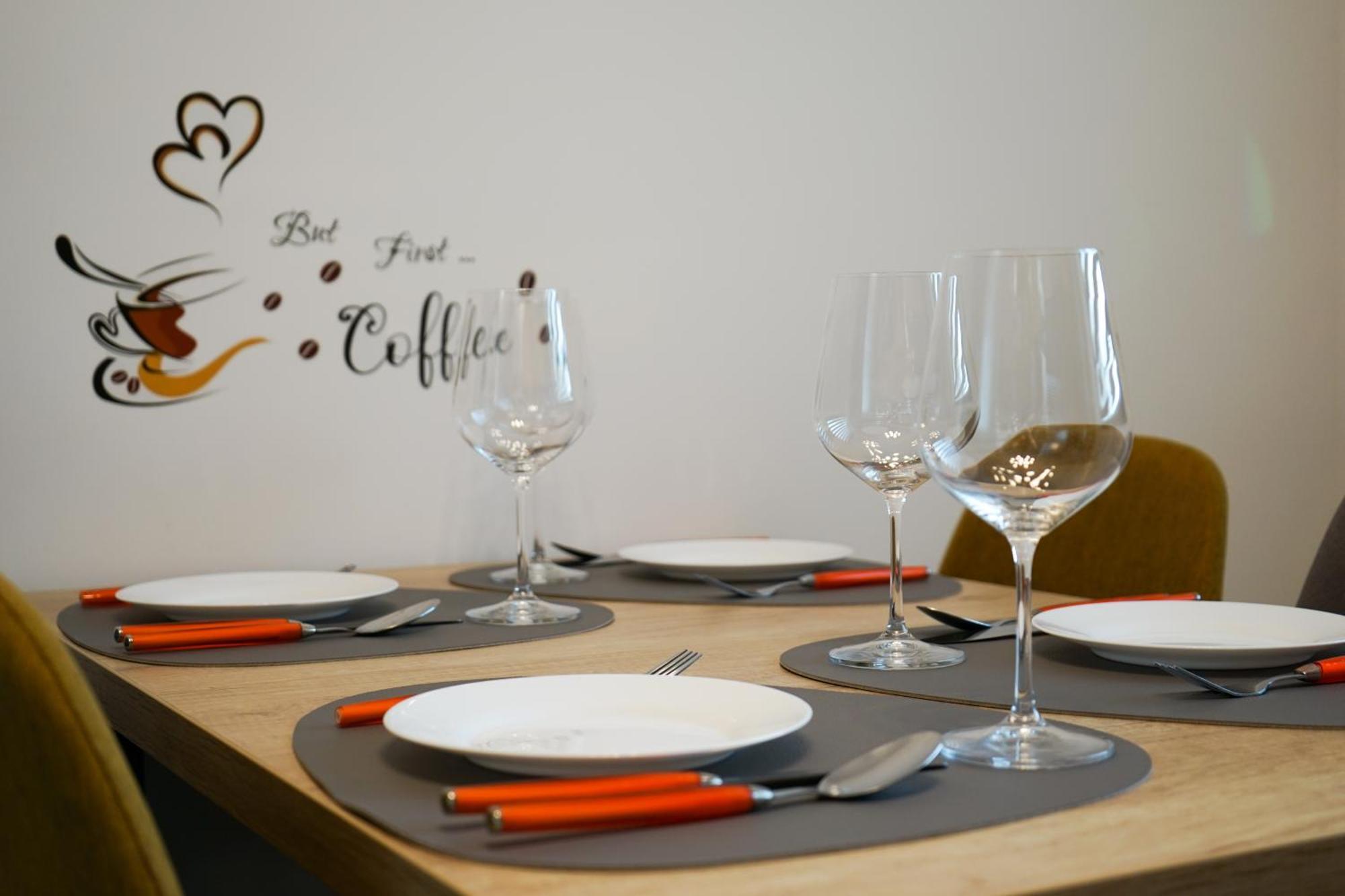 Apartment Mirandis - Comfort & Private Parking Near Coresi Mall *