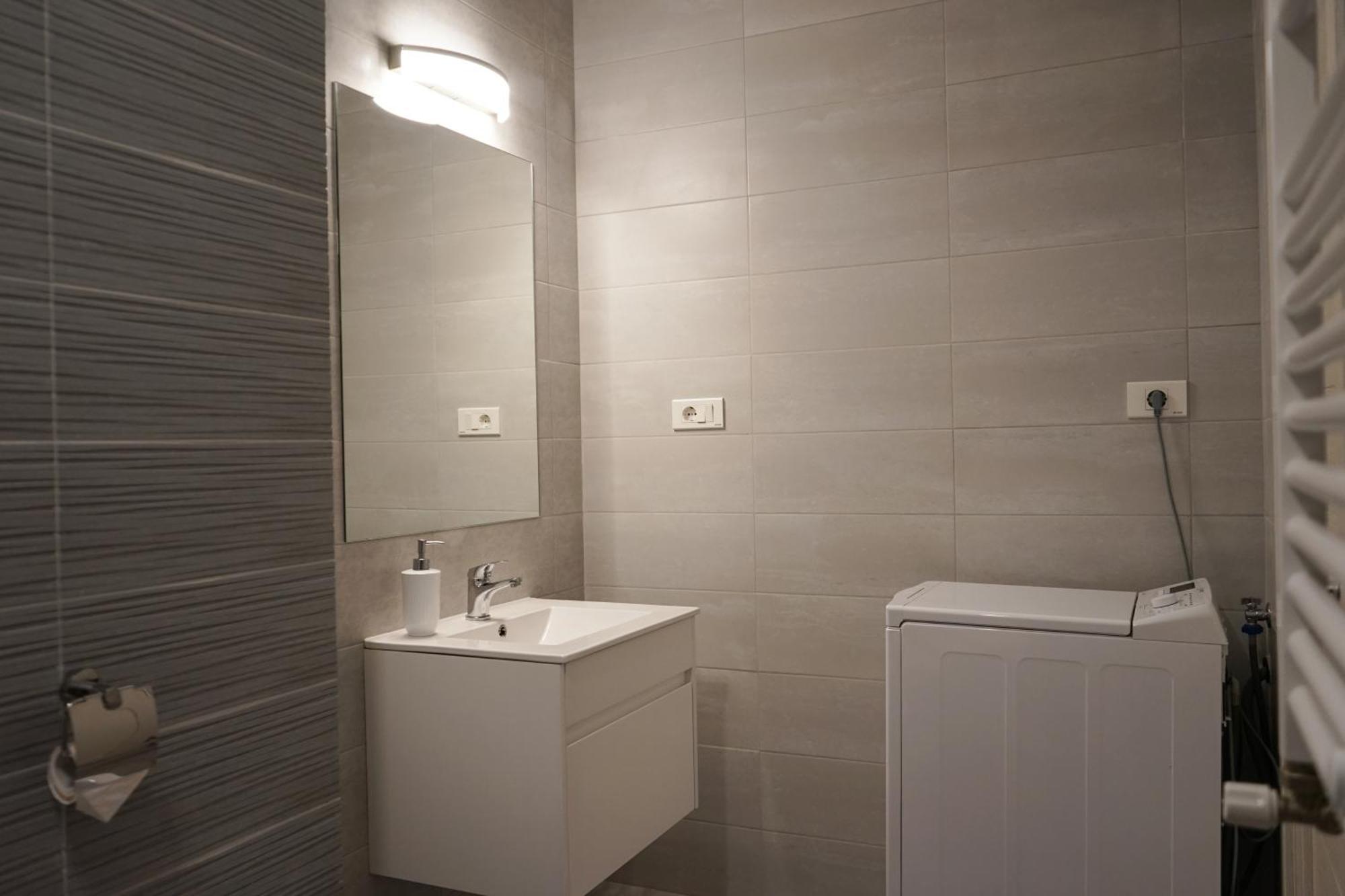 Mirandis - Comfort & Private Parking Near Coresi Mall Apartment Brasov