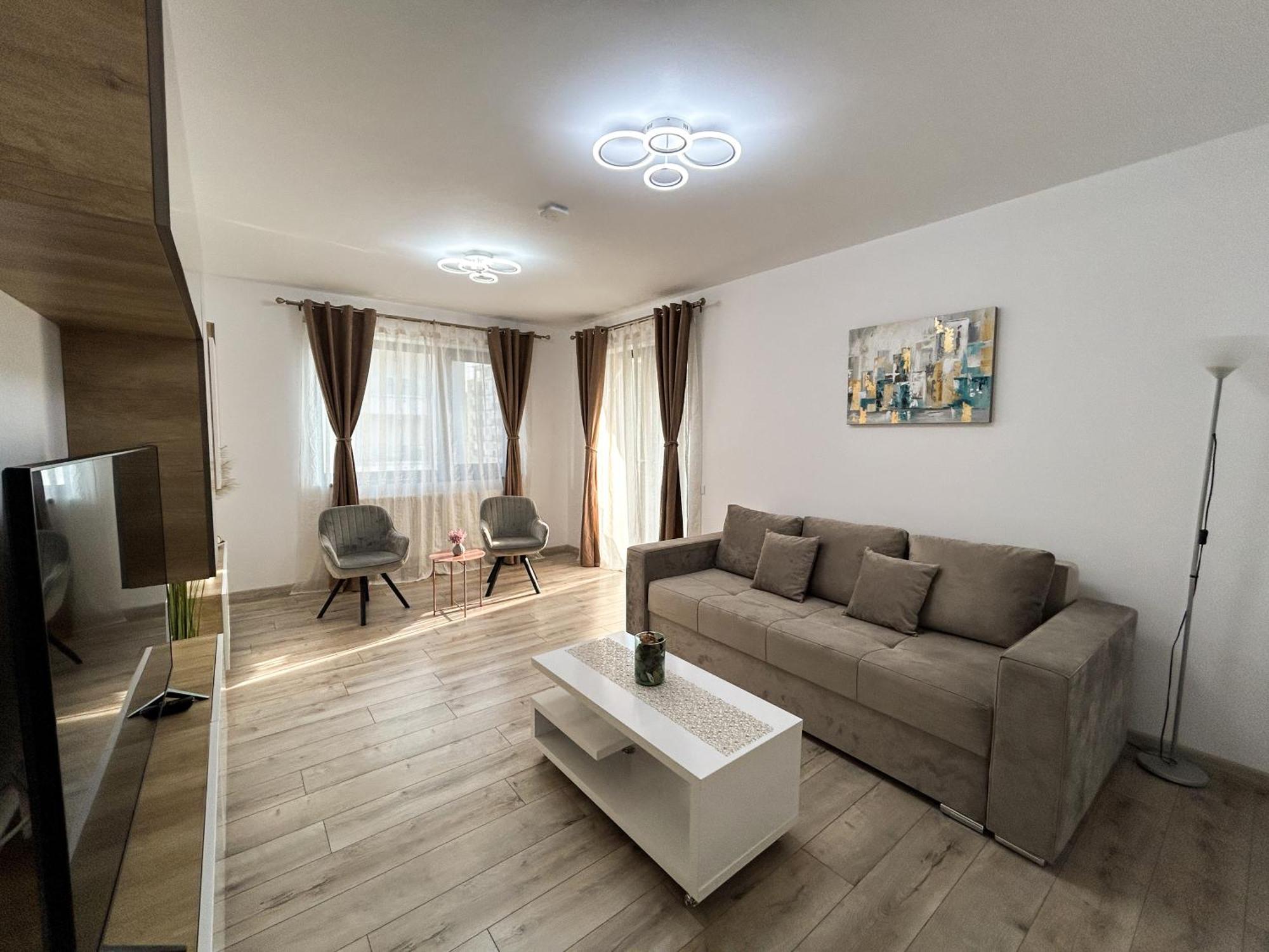 Mirandis - Comfort & Private Parking Near Coresi Mall Apartment