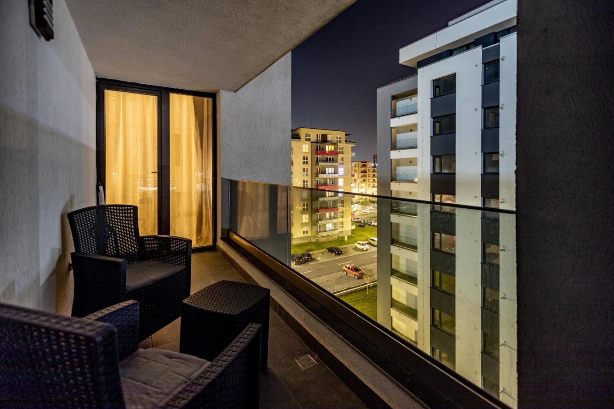 Mirandis - Comfort & Private Parking Near Coresi Mall *