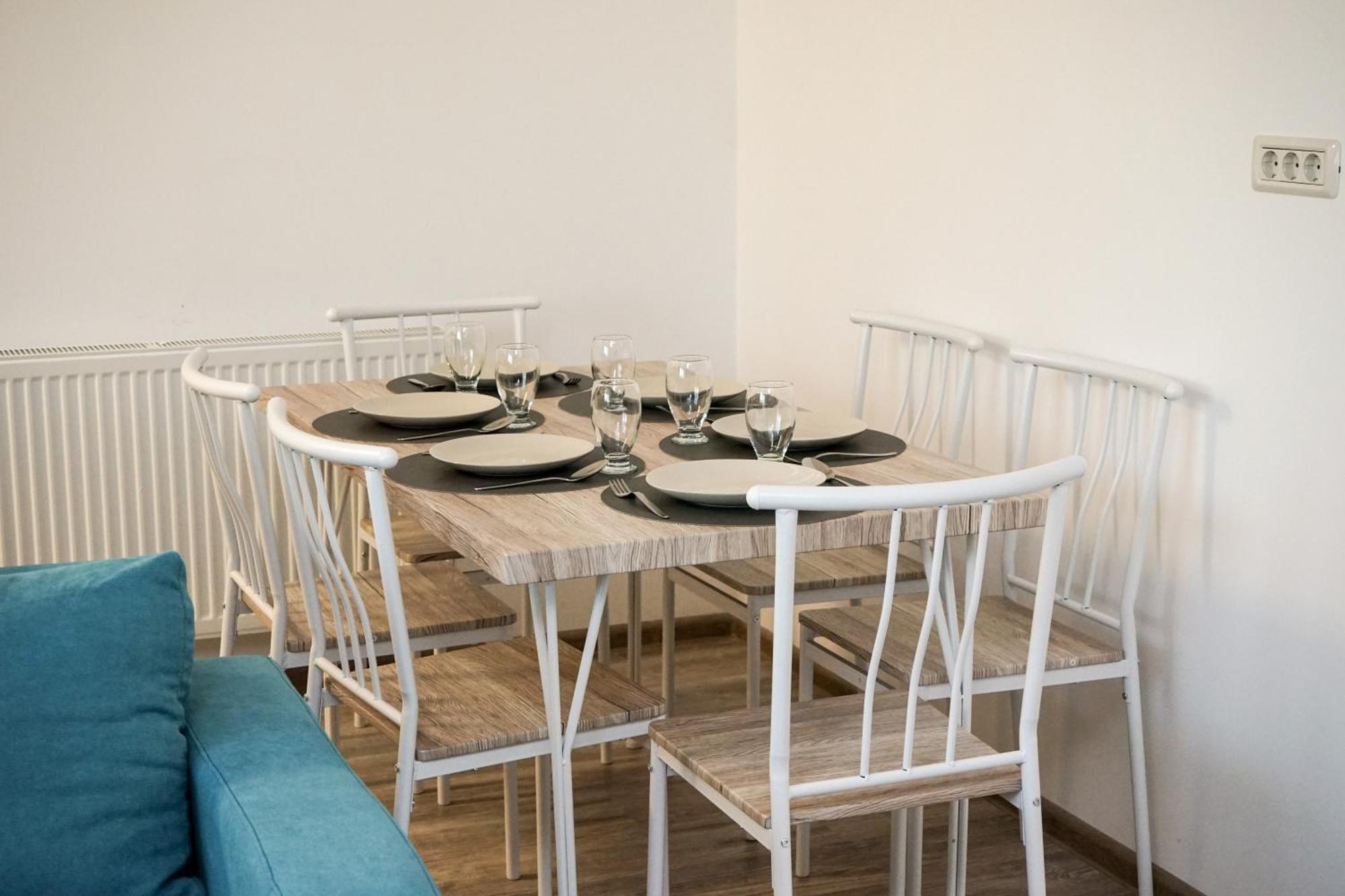 Apartment Mirandis - Comfort & Private Parking Near Coresi Mall