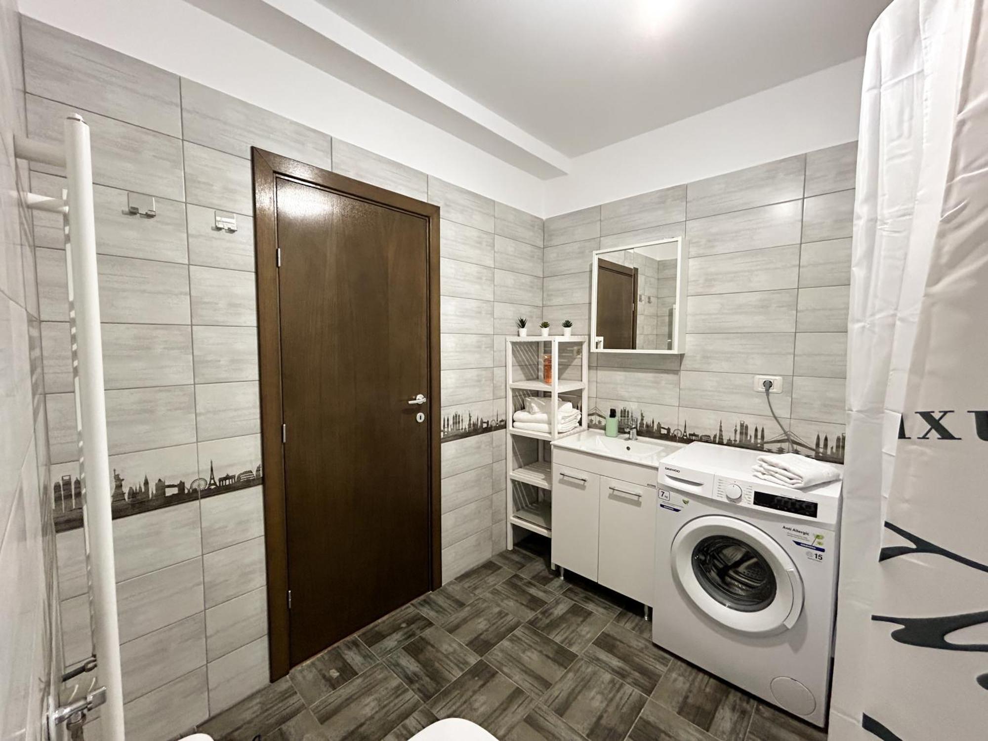 Apartment Mirandis - Comfort & Private Parking Near Coresi Mall