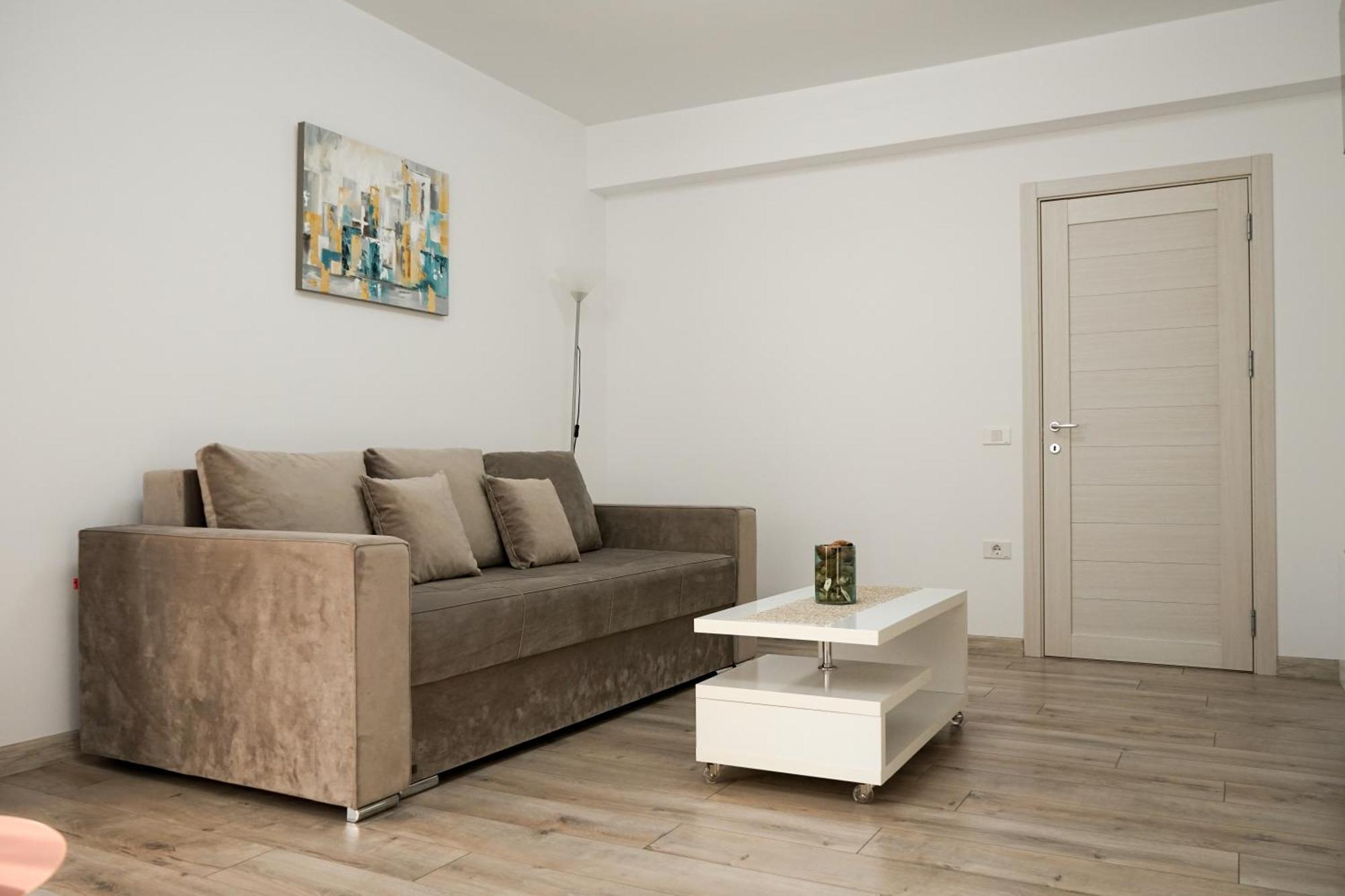 Apartment Mirandis - Comfort & Private Parking Near Coresi Mall Brasov
