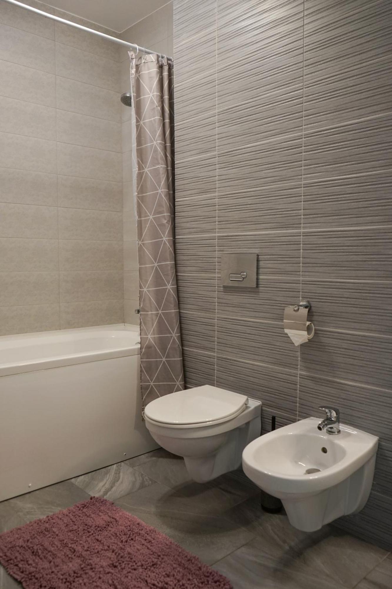 Mirandis - Comfort & Private Parking Near Coresi Mall Apartment
