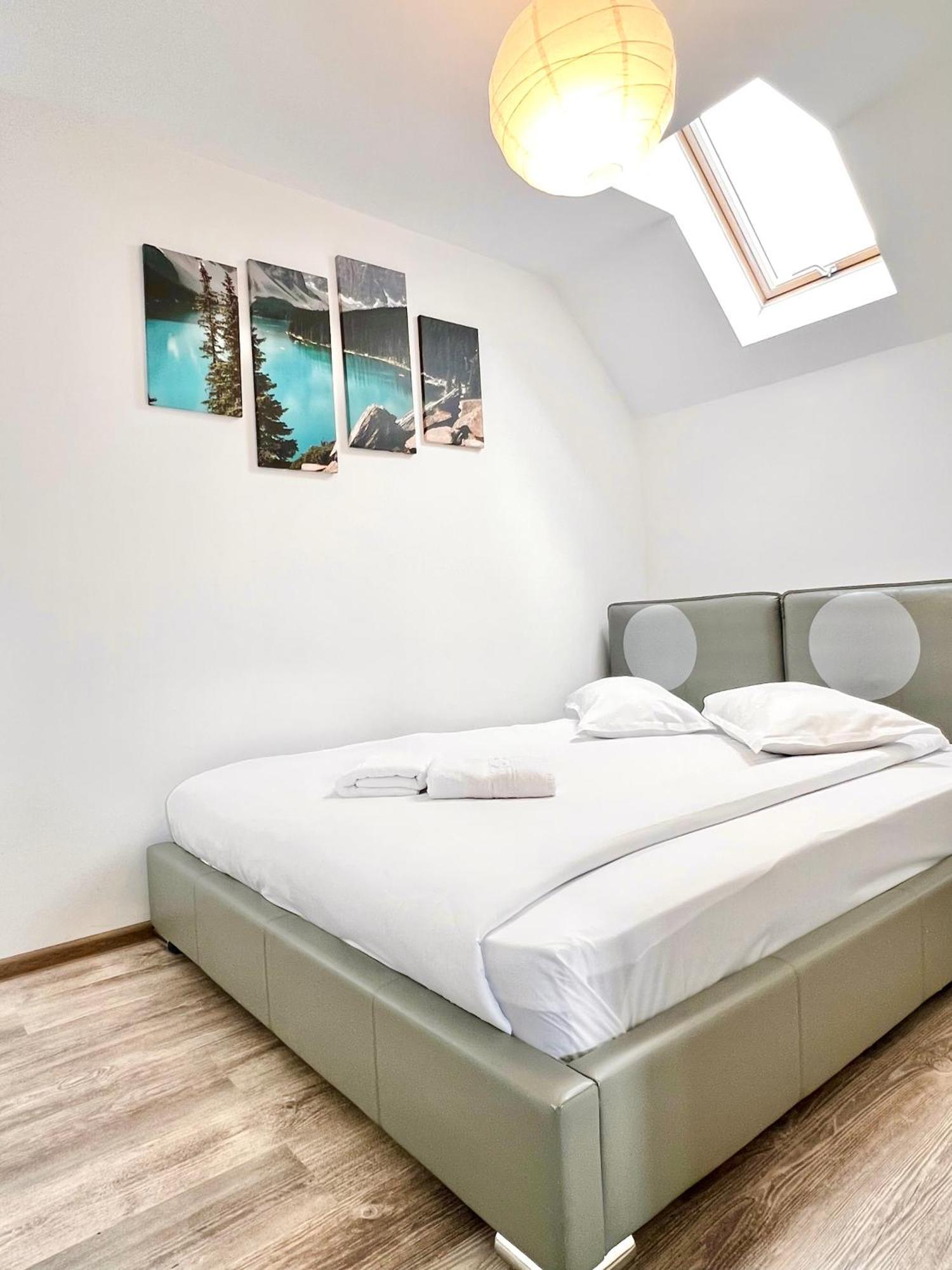 Apartment Mirandis - Comfort & Private Parking Near Coresi Mall *