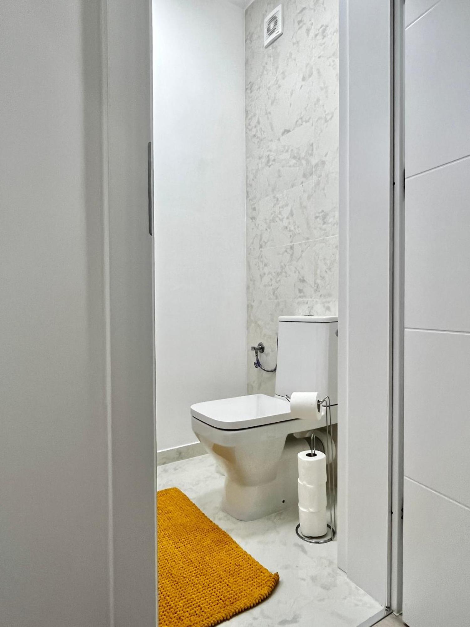 Apartment Mirandis - Comfort & Private Parking Near Coresi Mall