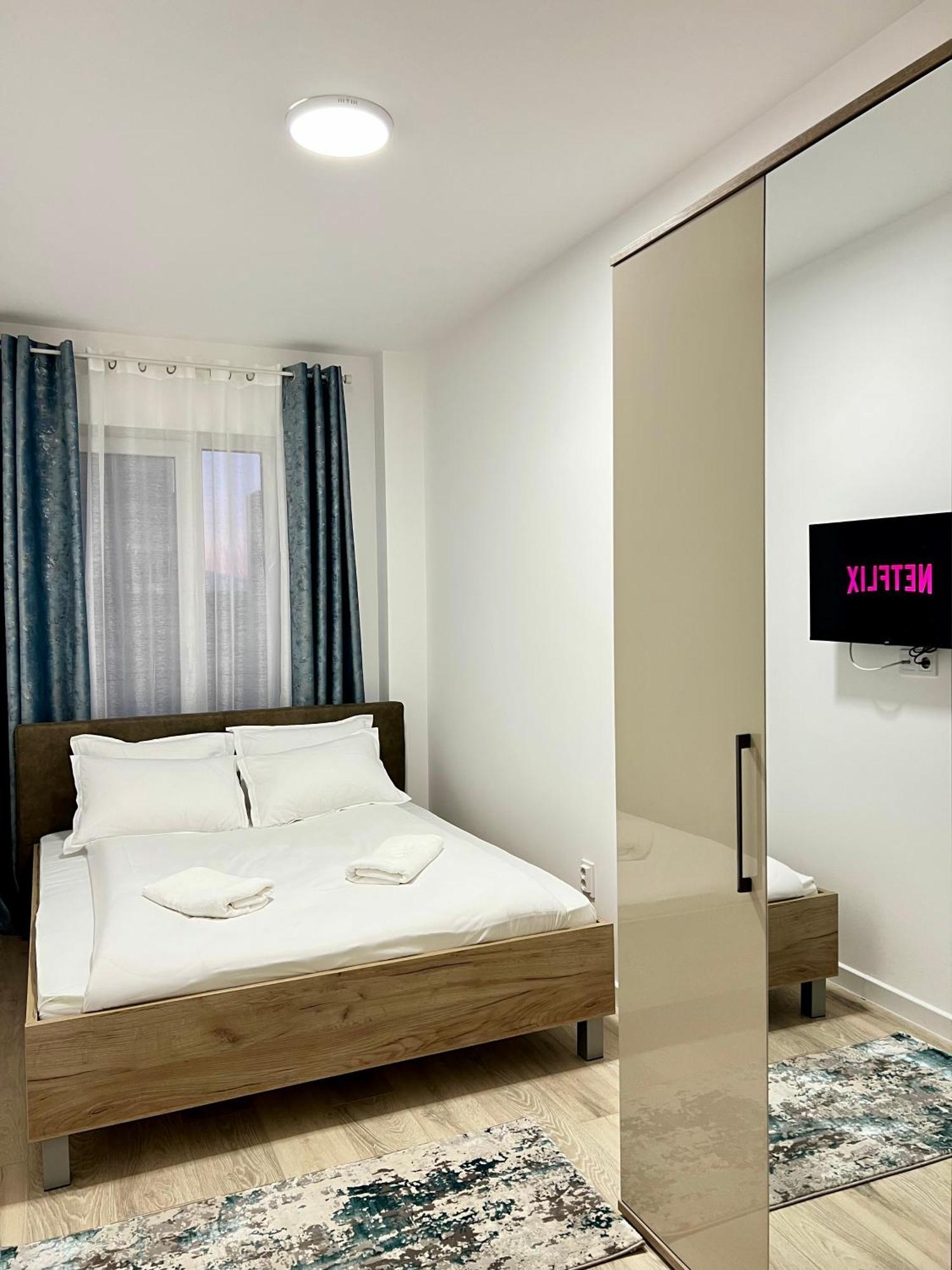 Apartment Mirandis - Comfort & Private Parking Near Coresi Mall *