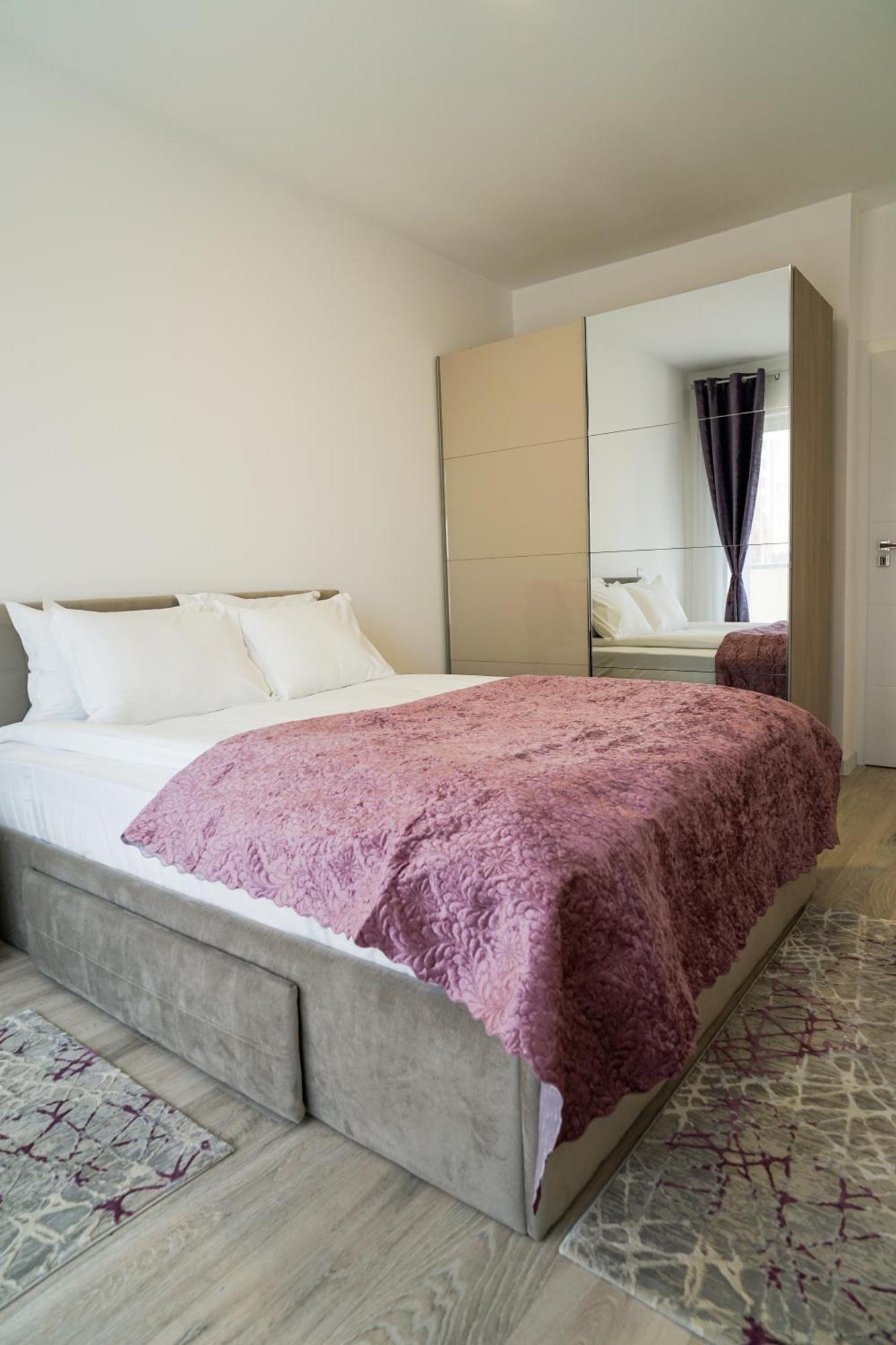 Mirandis - Comfort & Private Parking Near Coresi Mall Apartment *