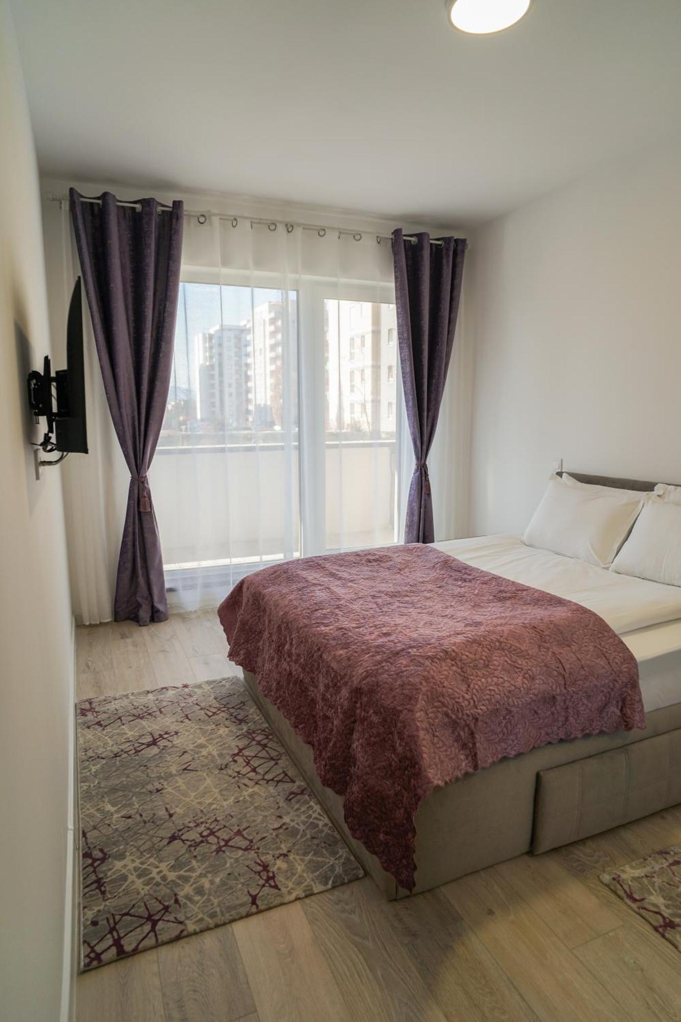 Apartment Mirandis - Comfort & Private Parking Near Coresi Mall