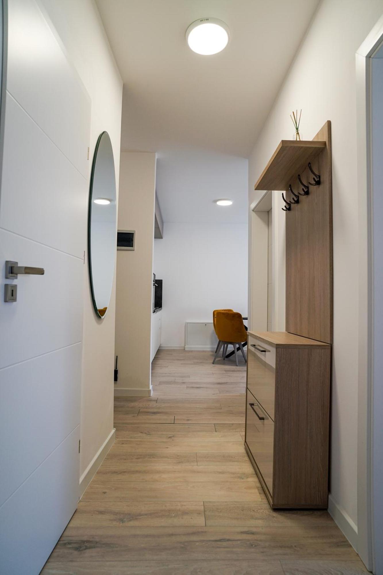Mirandis - Comfort & Private Parking Near Coresi Mall Apartment *