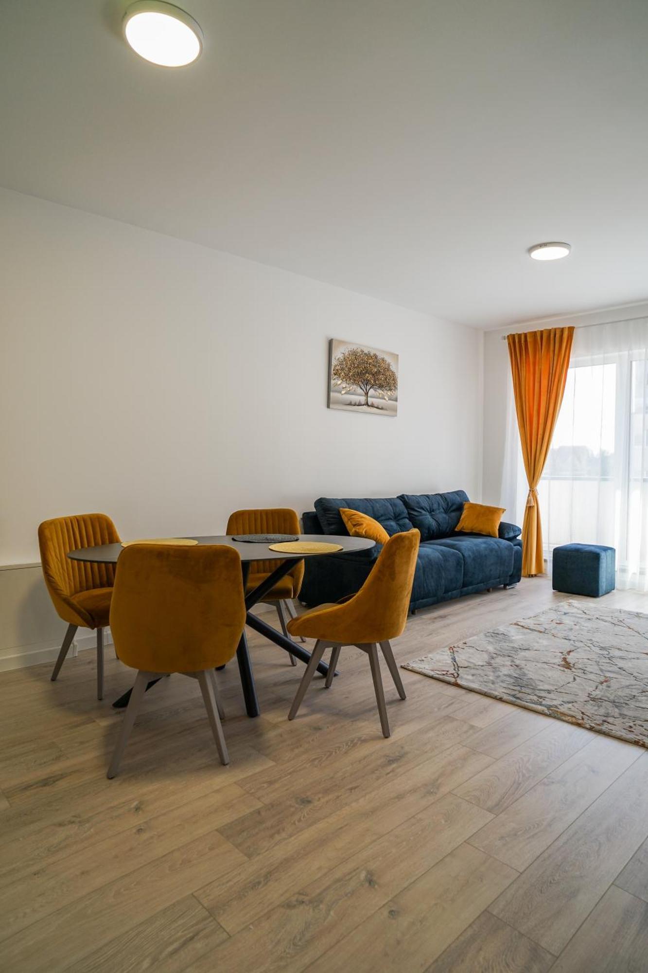 Mirandis - Comfort & Private Parking Near Coresi Mall *