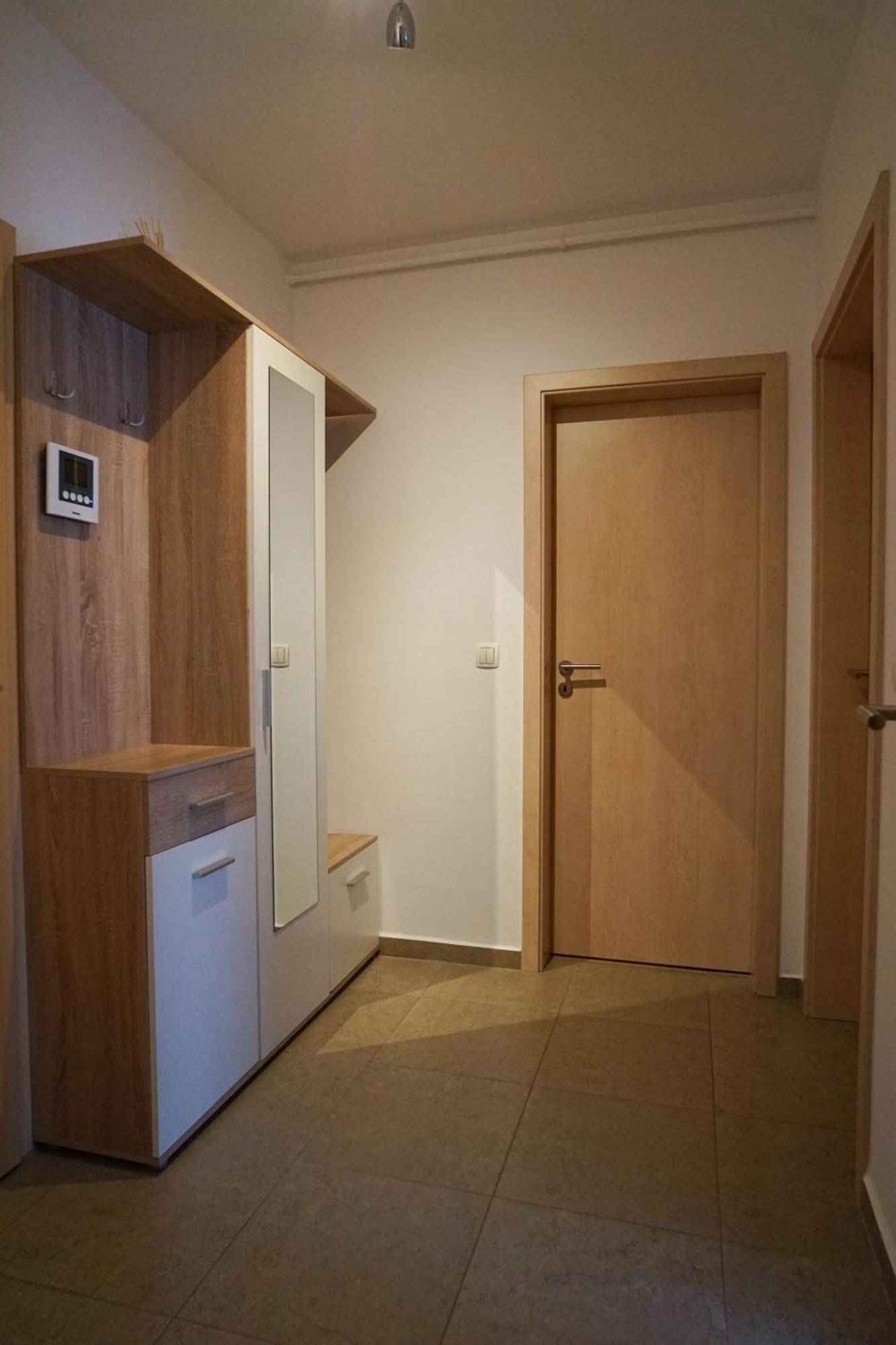 Mirandis - Comfort & Private Parking Near Coresi Mall Apartment
