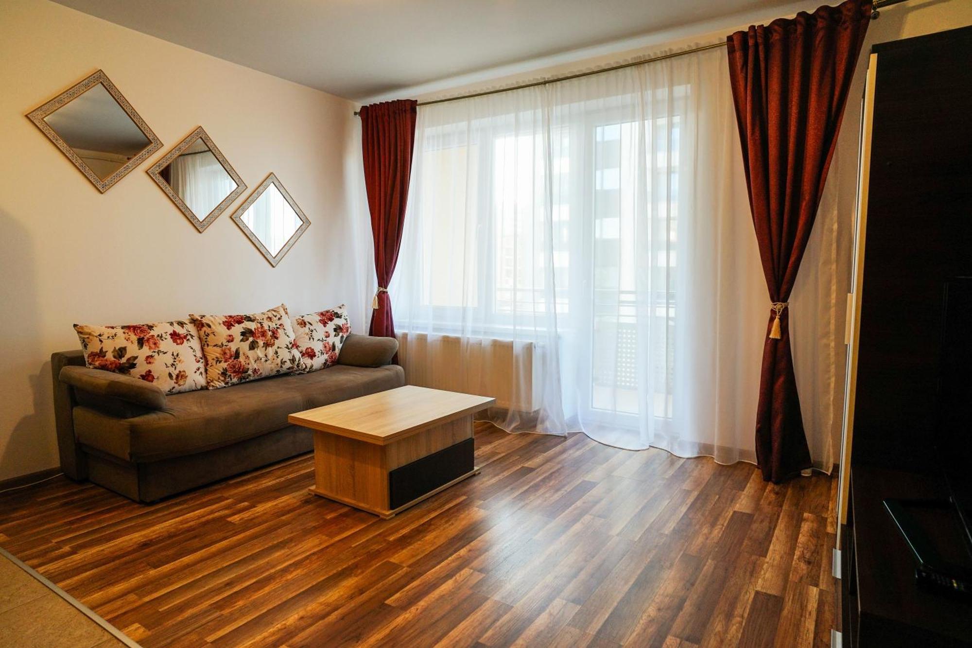 Apartment Mirandis - Comfort & Private Parking Near Coresi Mall *