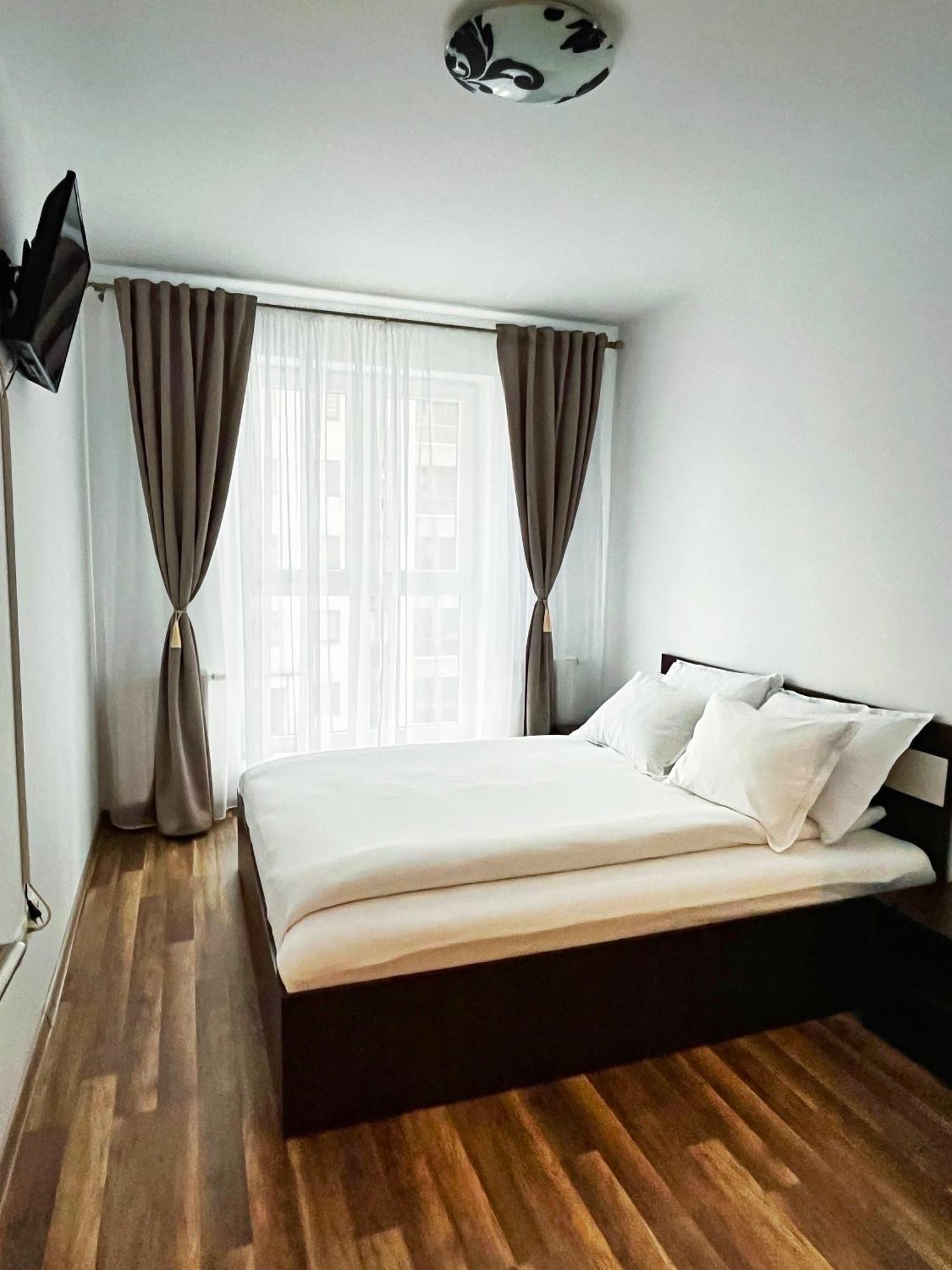 Apartment Mirandis - Comfort & Private Parking Near Coresi Mall Brasov