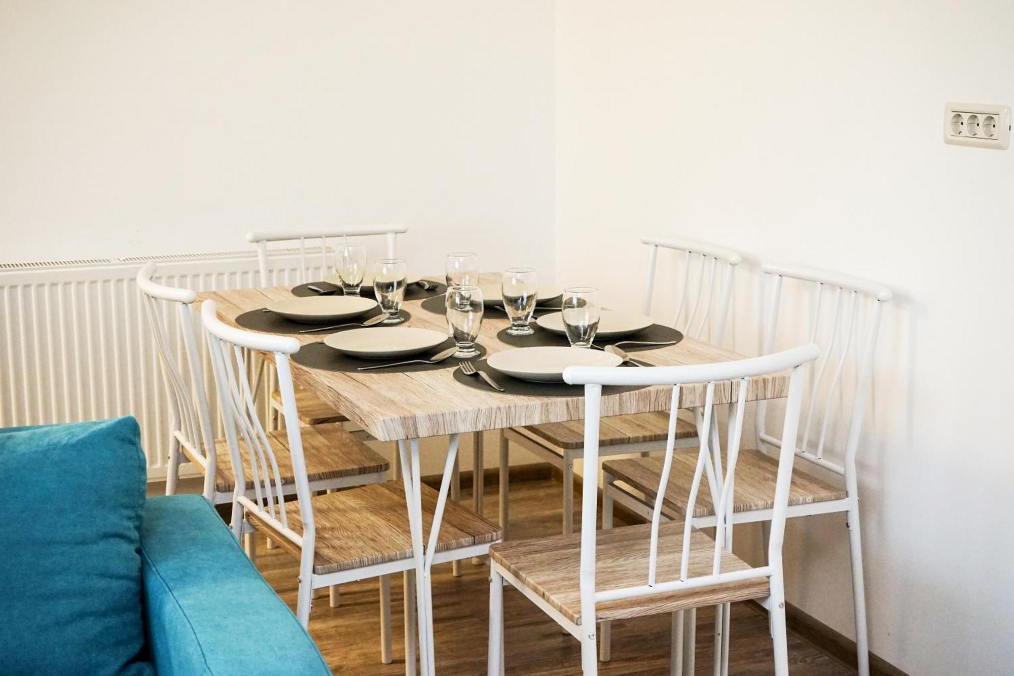 Apartament Mirandis - Comfort & Private Parking Near Coresi Mall