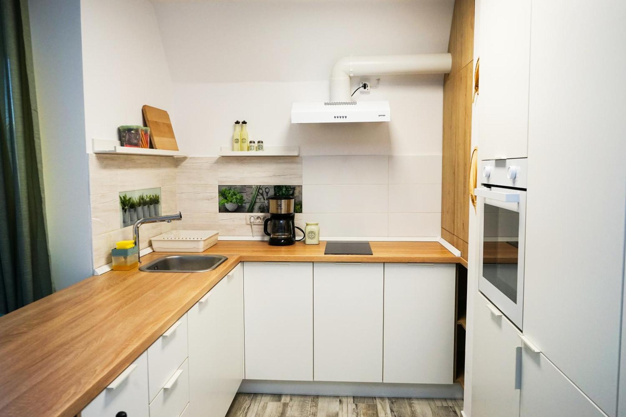 Apartment Mirandis - Modern With Free Parking Near Coresi Mall *